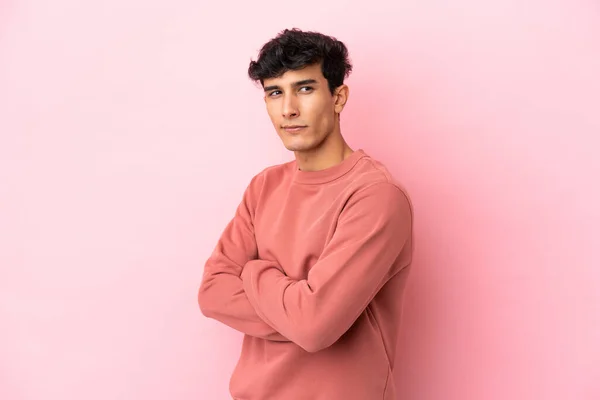 Young Argentinian Man Isolated Pink Background Keeping Arms Crossed — Stockfoto