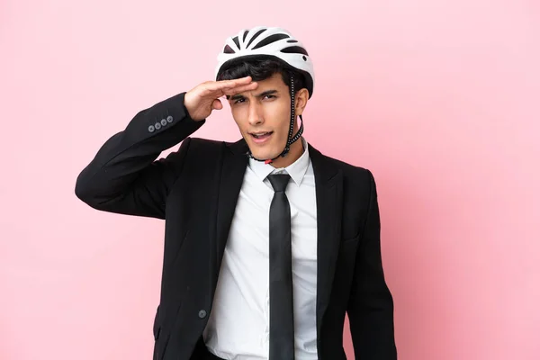 Аргентинський Бізнесмен Велосипедними Шоломами Рожевому Фоні — стокове фото