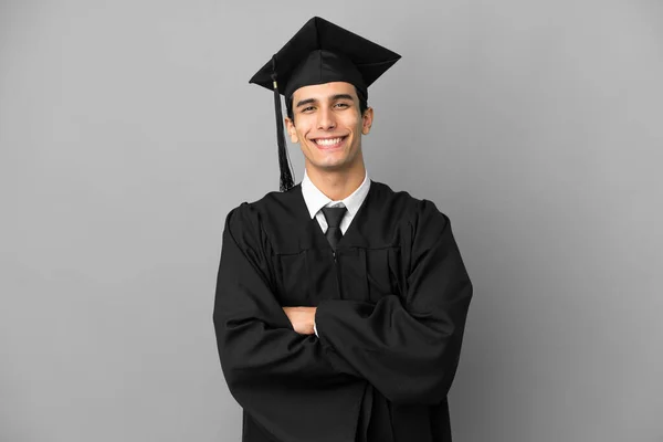 Jonge Argentijnse Universitair Afgestudeerde Geïsoleerd Grijze Achtergrond Houden Van Armen — Stockfoto