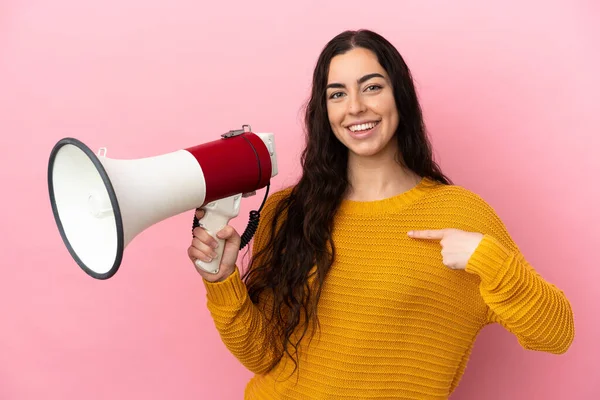 Young Caucasian Woman Isolated Pink Background Holding Megaphone Surprise Facial —  Fotos de Stock
