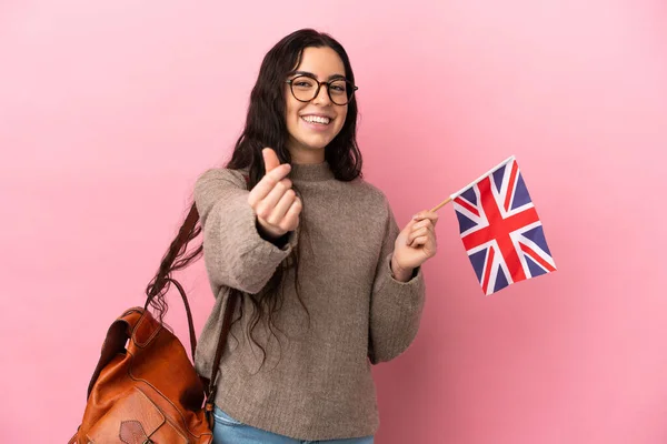 Joven Mujer Caucásica Sosteniendo Una Bandera Del Reino Unido Aislada — Foto de Stock