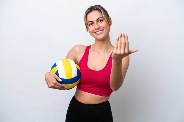 Young Caucasian Woman Playing Volleyball Isolated White Background Inviting Come — Foto de Stock
