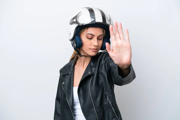 Jonge Kaukasische Vrouw Met Een Motorfiets Helm Geïsoleerd Witte Achtergrond — Stockfoto