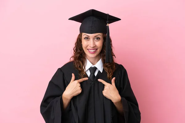 Fiatal Egyetemi Diplomás Elszigetelt Rózsaszín Háttér Meglepetés Arckifejezés — Stock Fotó