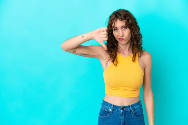 Young Woman Curly Hair Isolated Blue Background Showing Thumb Negative — Foto de Stock