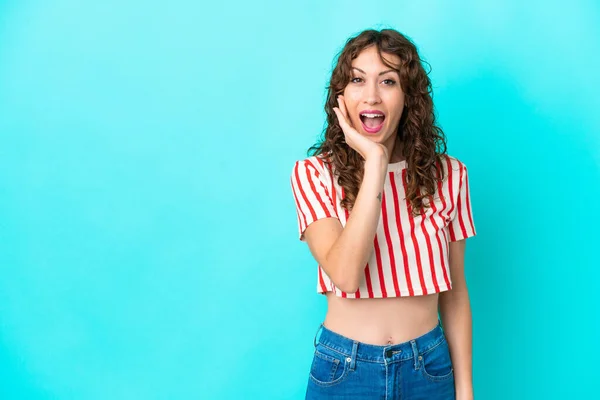 Young Woman Curly Hair Isolated Blue Background Surprise Shocked Facial — Stockfoto