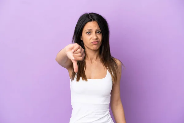 Jonge Blanke Vrouw Geïsoleerd Paarse Achtergrond Tonen Duim Naar Beneden — Stockfoto