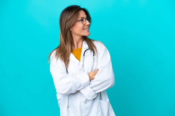 Middle Age Woman Isolated Blue Background Wearing Doctor Gown Arms — 스톡 사진