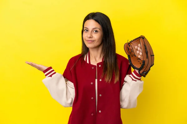 Young Caucasian Woman Playing Baseball Isolated Yellow Background Extending Hands — Stock fotografie