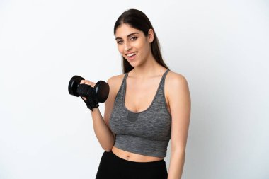 Beyaz arka planda izole edilmiş beyaz kadın halter yapıyor.