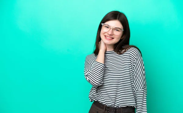 Jong Russisch Vrouw Geïsoleerd Groene Achtergrond Lachen — Stockfoto