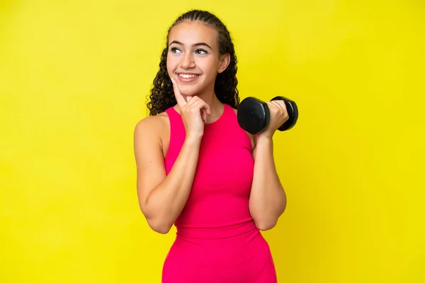 Young Sport Woman Making Weightlifting Isolated Yellow Background Thinking Idea — Foto Stock
