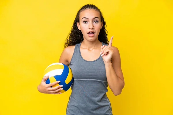Young Woman Playing Volleyball Isolated Yellow Background Intending Realizes Solution — 图库照片
