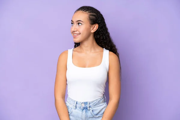 Young Woman Isolated Purple Background Looking Side — Fotografia de Stock