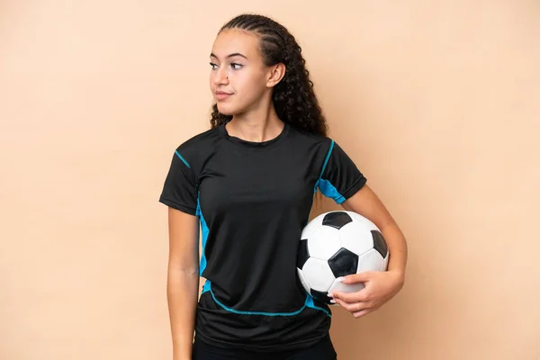 Young Football Player Woman Isolated Beige Background Looking Side —  Fotos de Stock