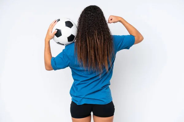 Młoda Kobieta Izolowana Białym Tle Piłką Nożną — Zdjęcie stockowe