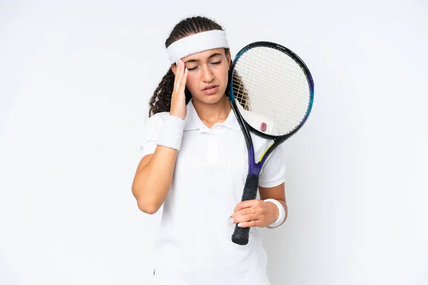 Молода Тенісистка Ізольована Білому Тлі Головним Болем — стокове фото