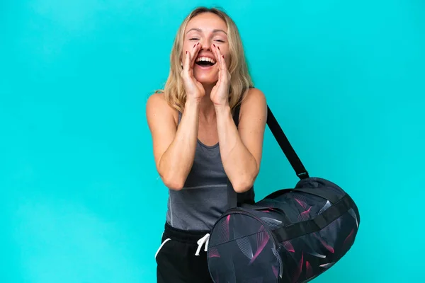 Young Sport Woman Sport Bag Isolated Blue Background Shouting Announcing —  Fotos de Stock