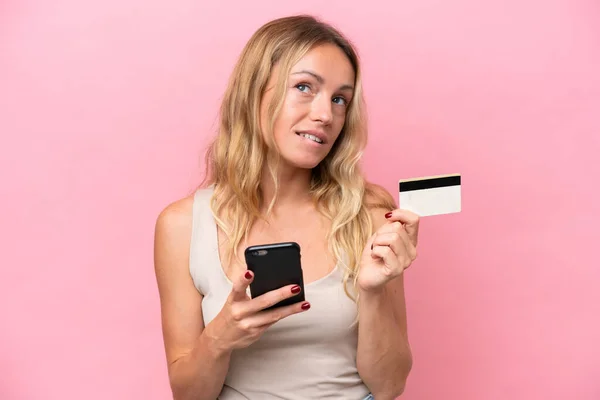 Young Russian Woman Isolated Pink Background Buying Mobile Credit Card — Φωτογραφία Αρχείου