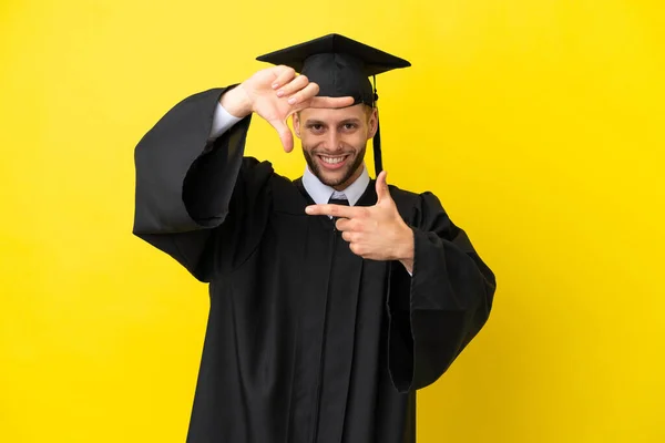 Young University Graduate Caucasian Man Isolated Yellow Background Focusing Face — Foto Stock