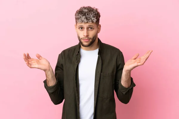 Young Handsome Caucasian Man Isolated Pink Background Having Doubts While — Φωτογραφία Αρχείου