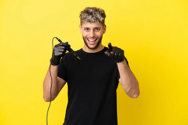 Tattoo Artist Caucasian Man Isolated Yellow Background Surprised Pointing Front — Stockfoto