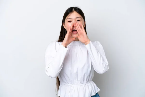 Young Chinese Woman Isolated White Background Shouting Announcing Something — ストック写真