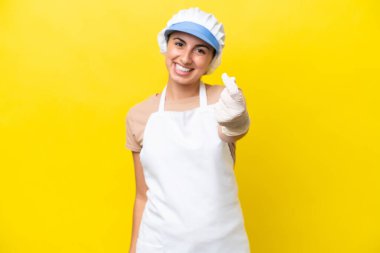 Balıkçı kadın izole bir hayat sürüyor.