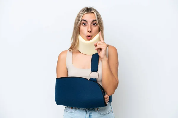 Woman Broken Arm Wearing Sling Isolated White Background Intending Realizes —  Fotos de Stock