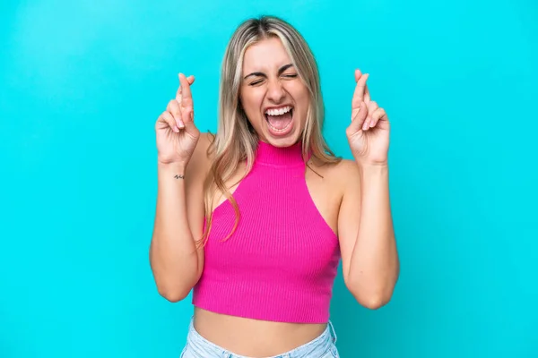 Young Caucasian Woman Isolated Blue Background Fingers Crossing — Stock Photo, Image