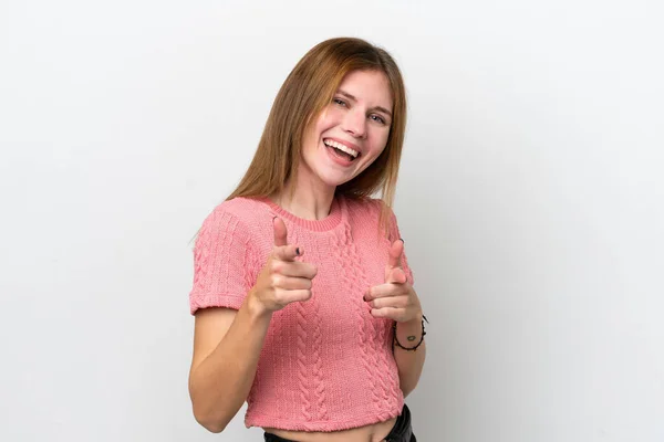 Jovem Inglesa Isolada Fundo Branco Surpreso Apontando Frente — Fotografia de Stock