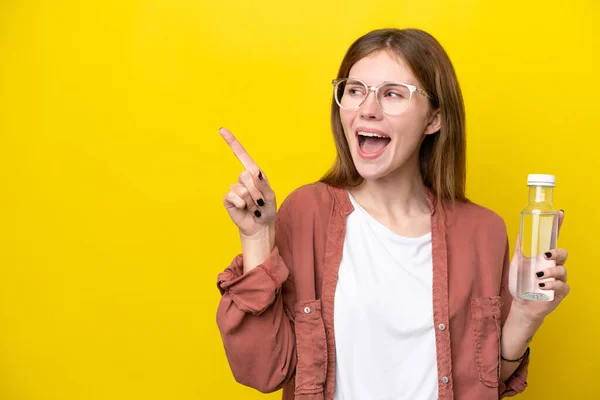 Young English Woman Bottle Water Isolated Yellow Background Intending Realizes — Fotografia de Stock