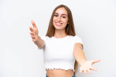 Beyaz arka planda soyutlanmış beyaz bir kadın sunar ve davet eder.