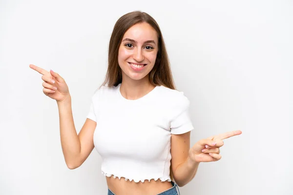 Jonge Blanke Vrouw Geïsoleerd Witte Achtergrond Wijzend Vinger Naar Lateralen — Stockfoto