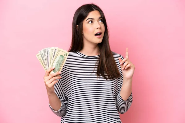 Young Brazilian Woman Taking Lot Money Isolated Pink Background Thinking — Stok Foto