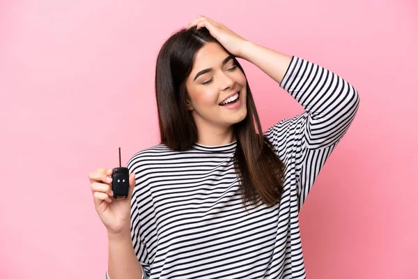 Young Brazilian Woman Holding Car Keys Isolated Pink Background Has — Foto de Stock