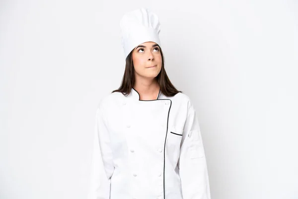Jovem Brasileira Chef Mulher Isolada Fundo Branco Olhando Para Cima — Fotografia de Stock