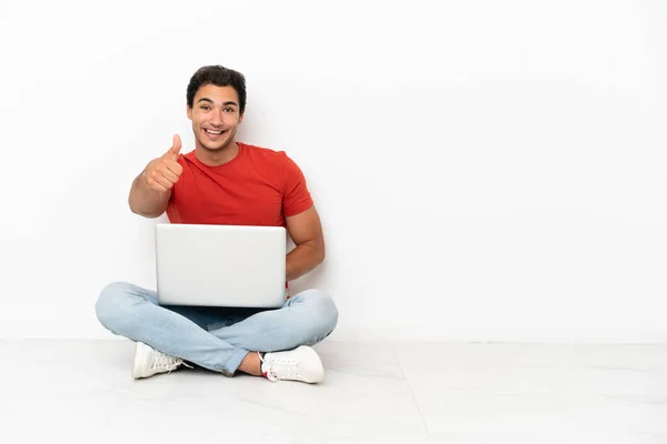Caucasian Handsome Man Laptop Sitting Floor Thumbs Because Something Good — Φωτογραφία Αρχείου
