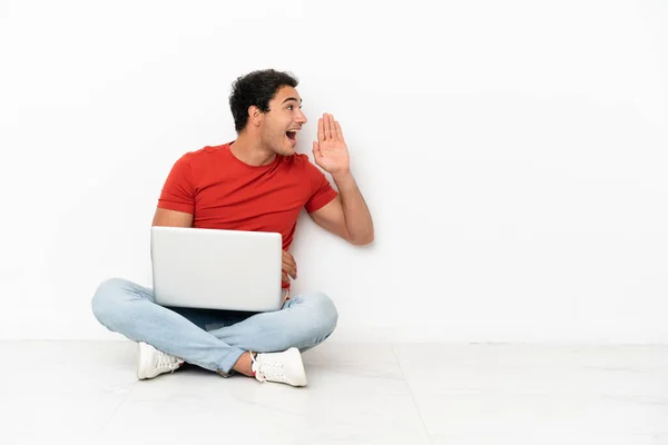 Caucasian Handsome Man Laptop Sitting Floor Shouting Mouth Wide Open — Foto de Stock