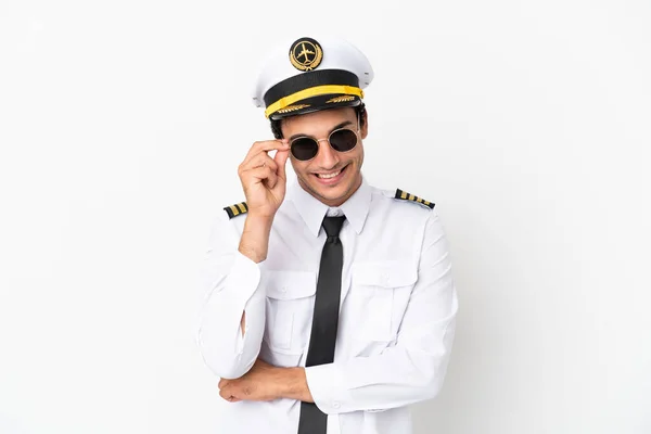 Vliegtuig Piloot Geïsoleerde Witte Achtergrond Met Bril Gelukkig — Stockfoto