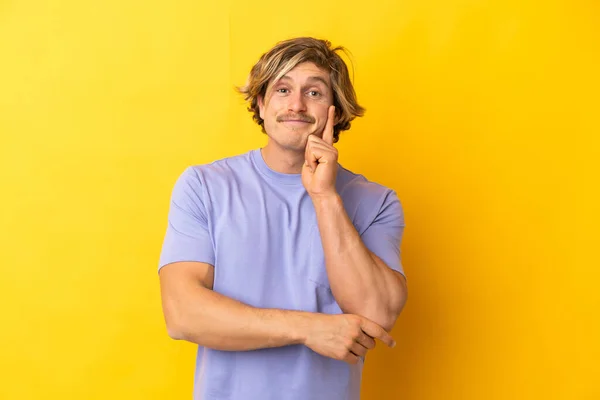 Handsome Blonde Man Isolated Yellow Background Thinking — 스톡 사진