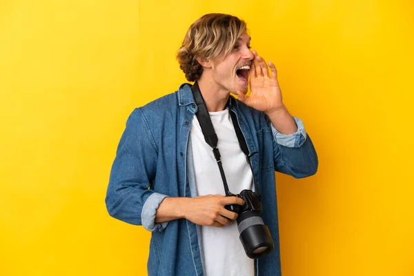 Young Photographer Man Isolated Yellow Background Shouting Mouth Wide Open — Foto Stock