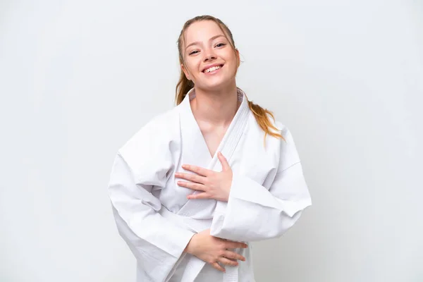 Junge Kaukasische Mädchen Tun Karate Isoliert Auf Weißem Hintergrund Lächeln — Stockfoto