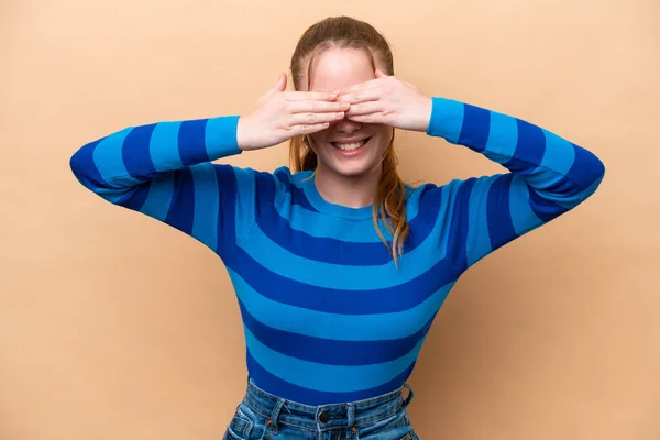 Young Caucasian Woman Isolated Beige Background Covering Eyes Hands Smiling — Stock Photo, Image