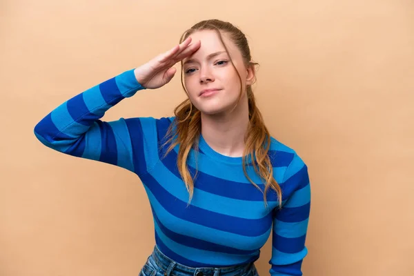 Young Caucasian Woman Isolated Beige Background Looking Far Away Hand — Stock Photo, Image