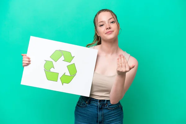 Young Caucasian Woman Isolated Green Background Holding Placard Recycle Icon —  Fotos de Stock