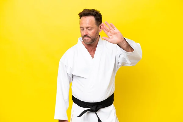 Middle Age Caucasian Man Doing Karate Isolated Yellow Background Making — Foto de Stock
