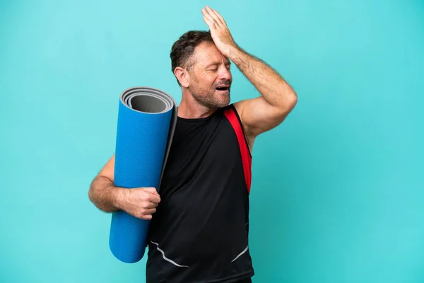 Middle Age Sport Man Going Yoga Classes While Holding Mat — 图库照片