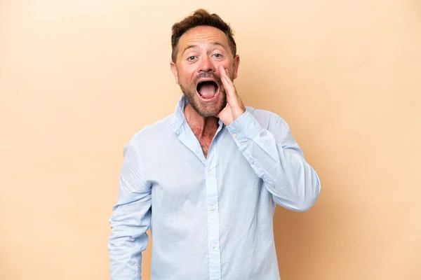 Middle Age Caucasian Man Isolated Beige Background Surprise Shocked Facial — Fotografia de Stock