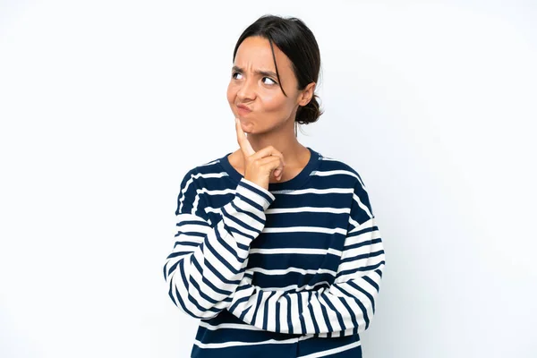 Young Hispanic Woman Isolated White Background Having Doubts While Looking — Φωτογραφία Αρχείου